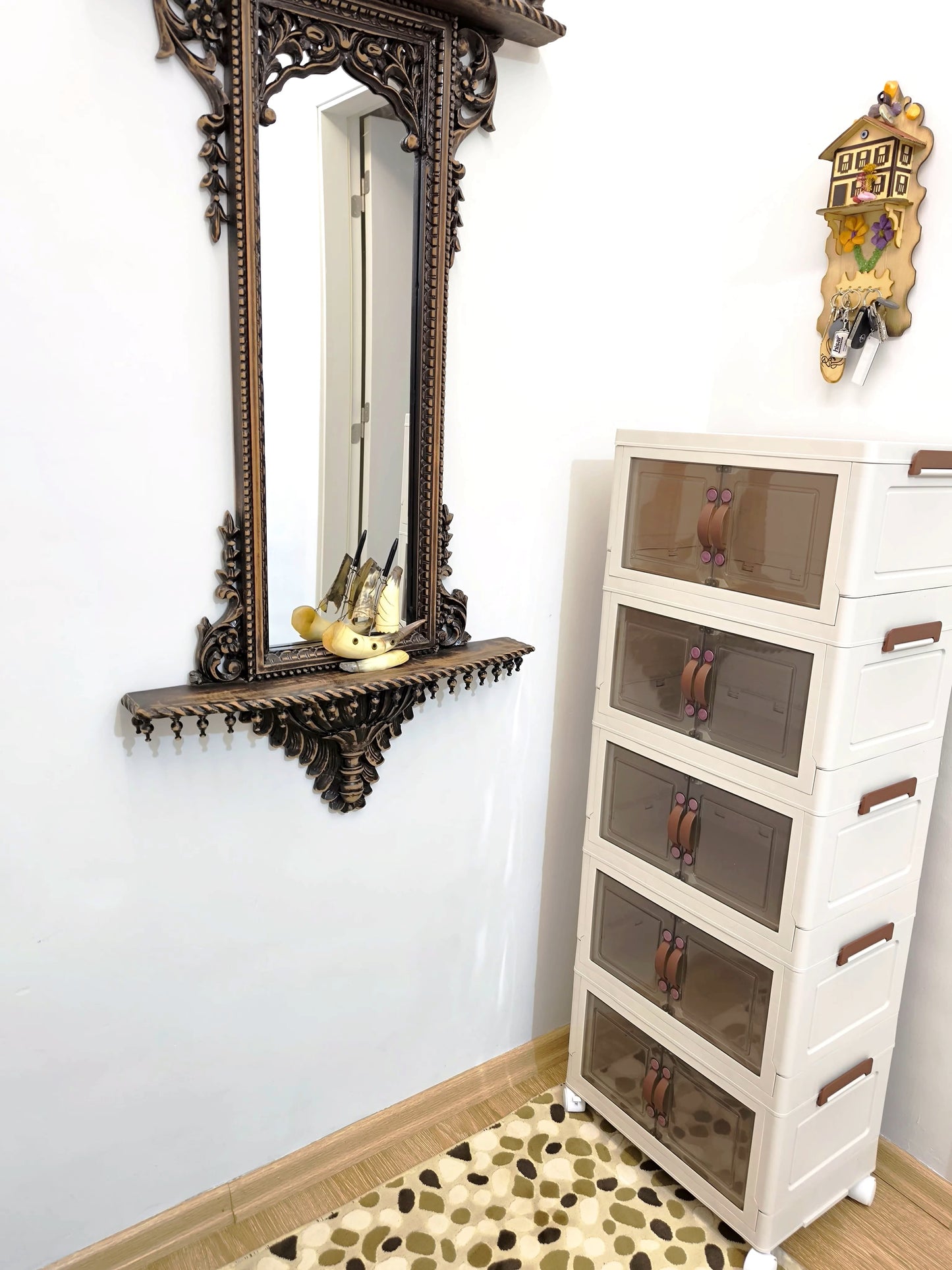 5 Bölmeli Mıknatıs Kapaklı Portatif Tekerlekli Dolap